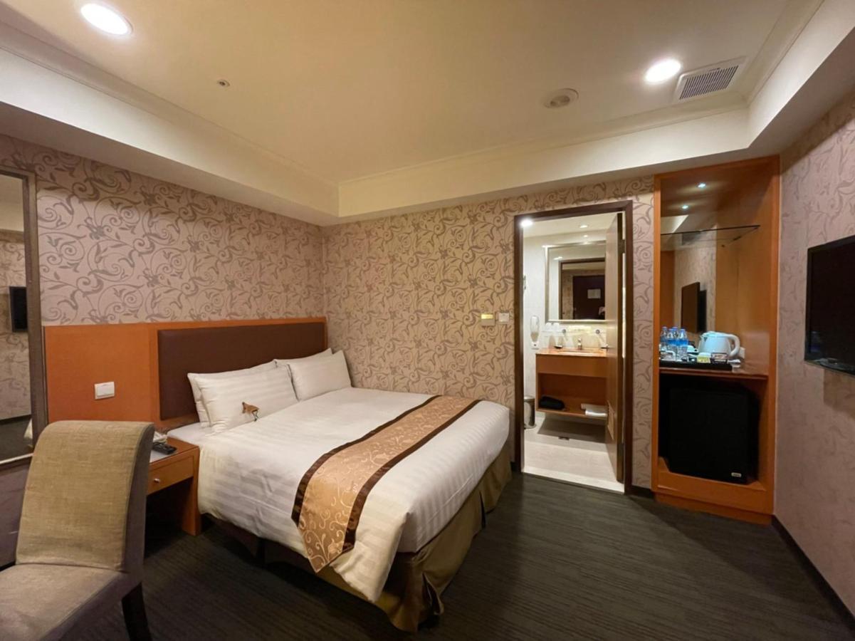 Fuward Hotel Тайнань Екстер'єр фото
